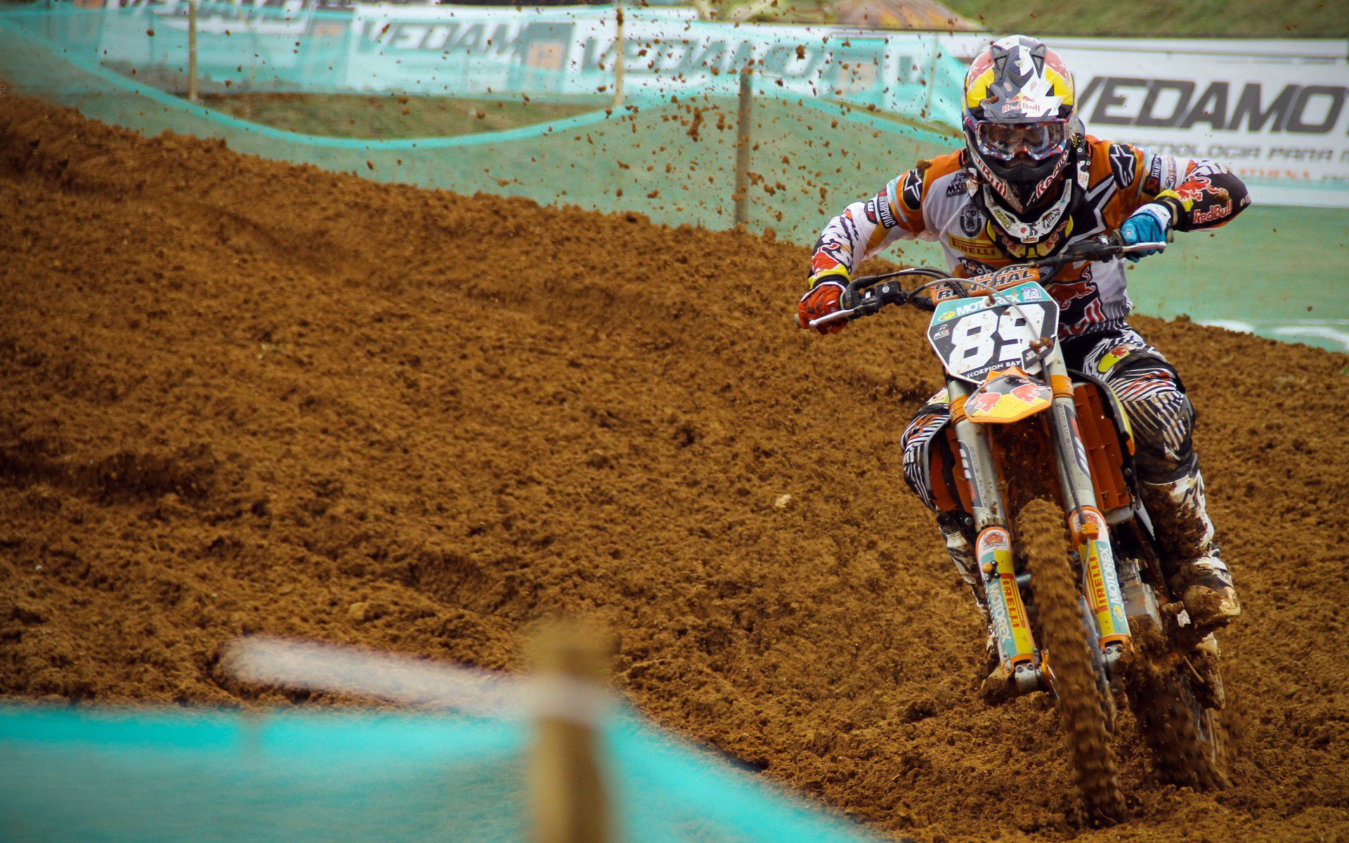 -瓦伦西亚主场1-1战平西班牙人，比赛进程胶着，瓦伦西亚队主场